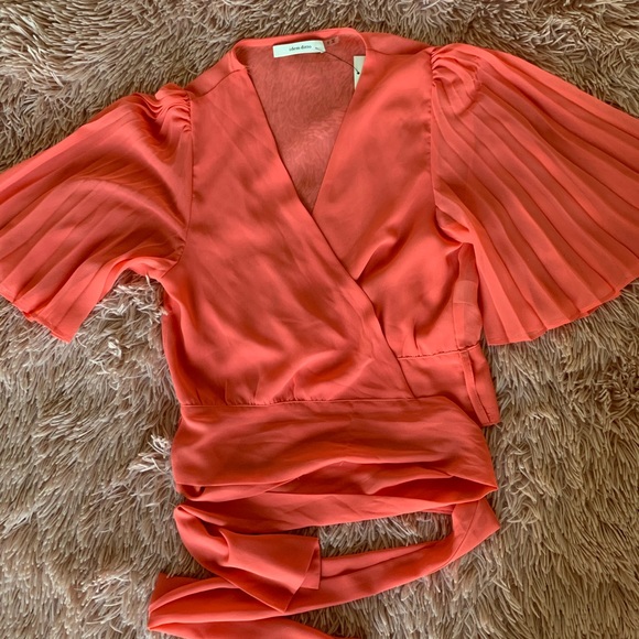 ⚡️Peach Wrap Top⚡️ - Picture 2 of 4
